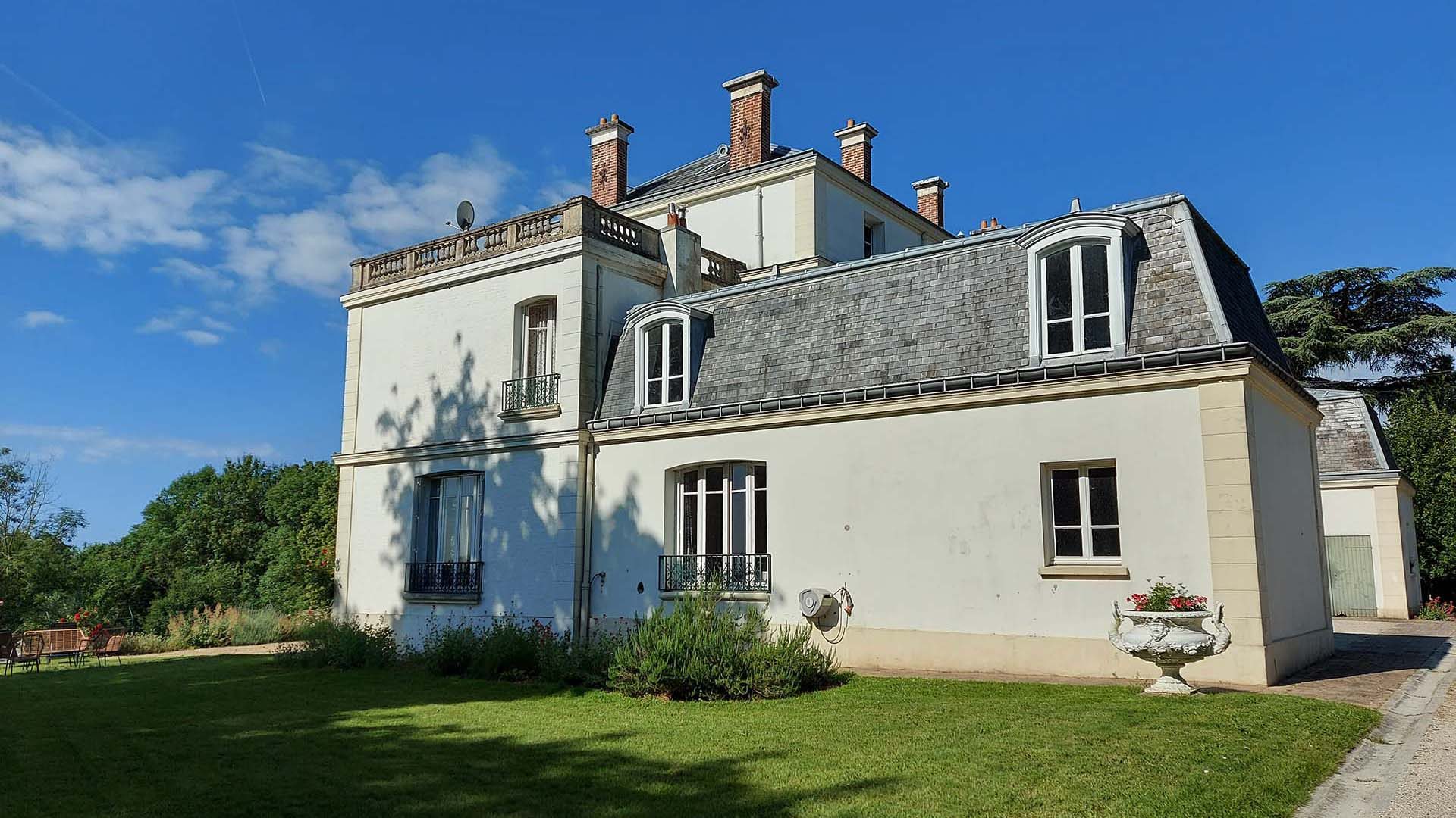 vue sur la façade est de la maison